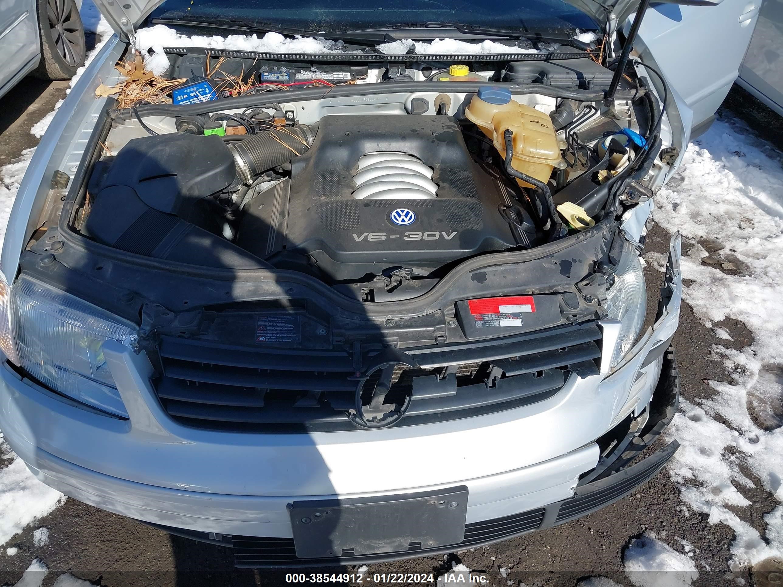 Photo 9 VIN: WVWWH23B1YE286242 - VOLKSWAGEN PASSAT 