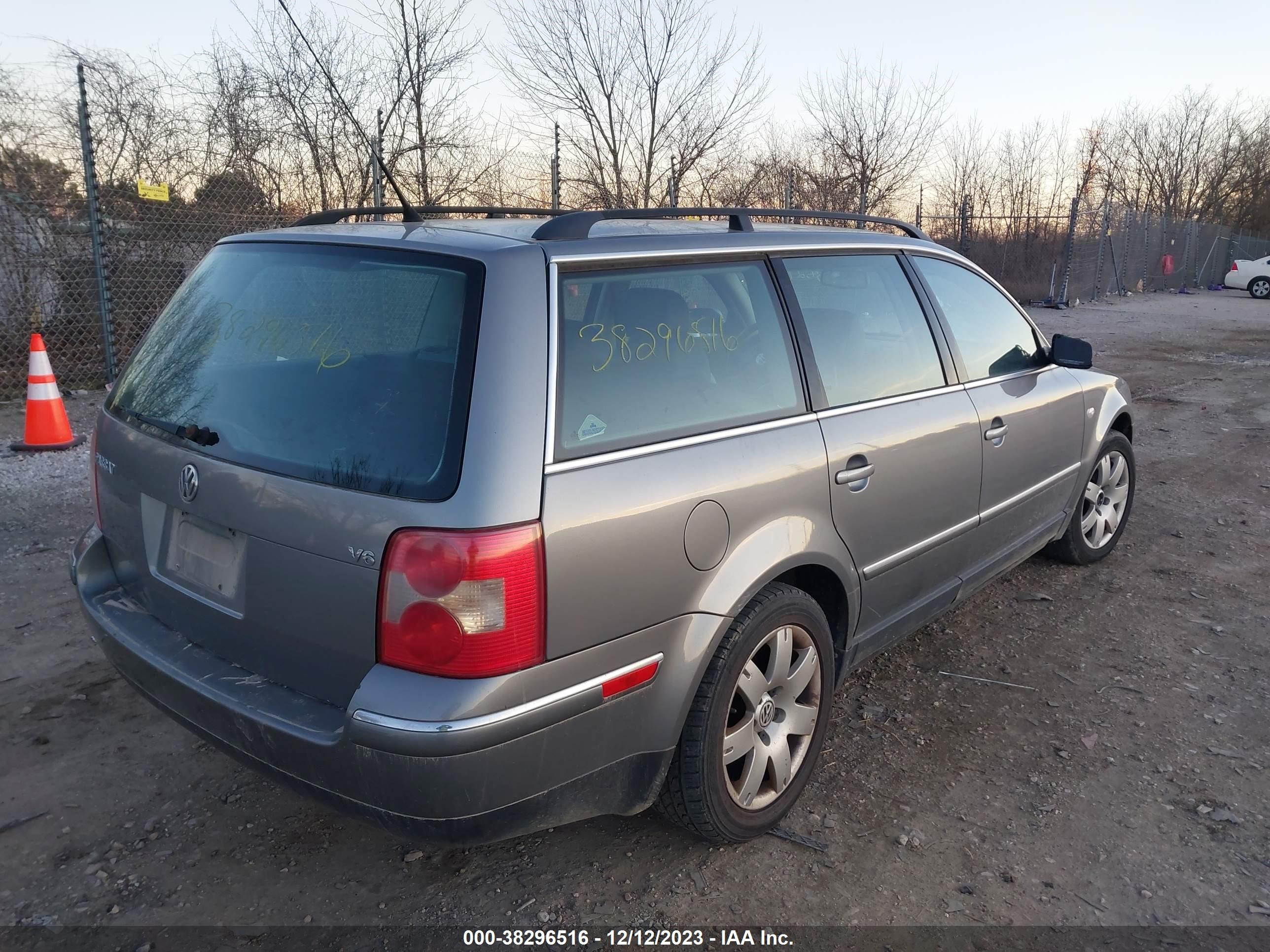 Photo 3 VIN: WVWWH63B52E422791 - VOLKSWAGEN PASSAT 