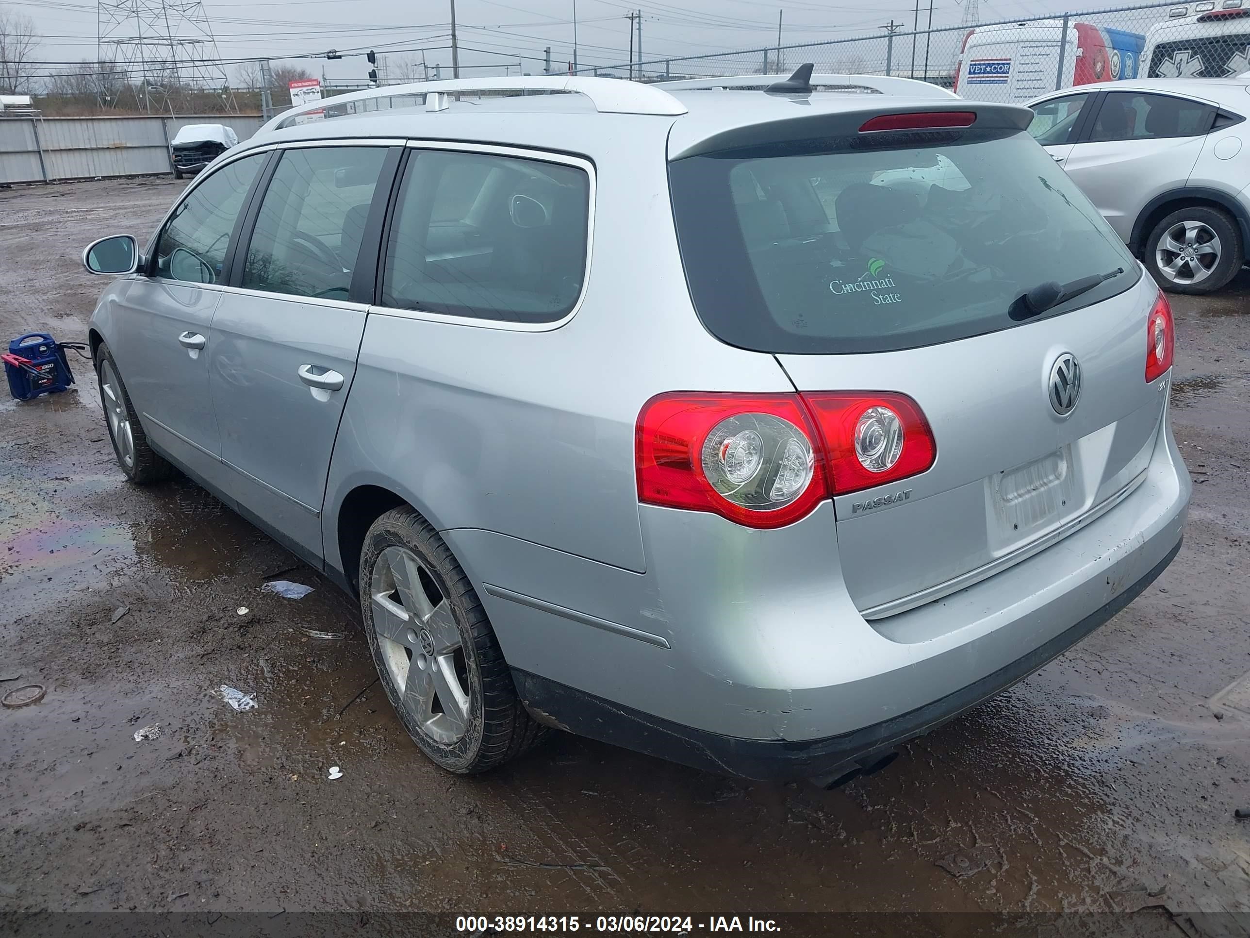 Photo 2 VIN: WVWXK73C19E068671 - VOLKSWAGEN PASSAT 