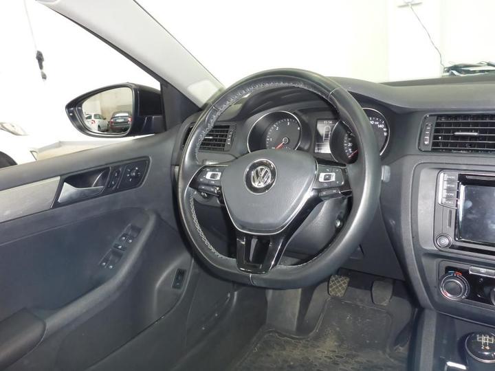 Photo 5 VIN: WVWZZZ16ZJM011743 - VOLKSWAGEN JETTA 