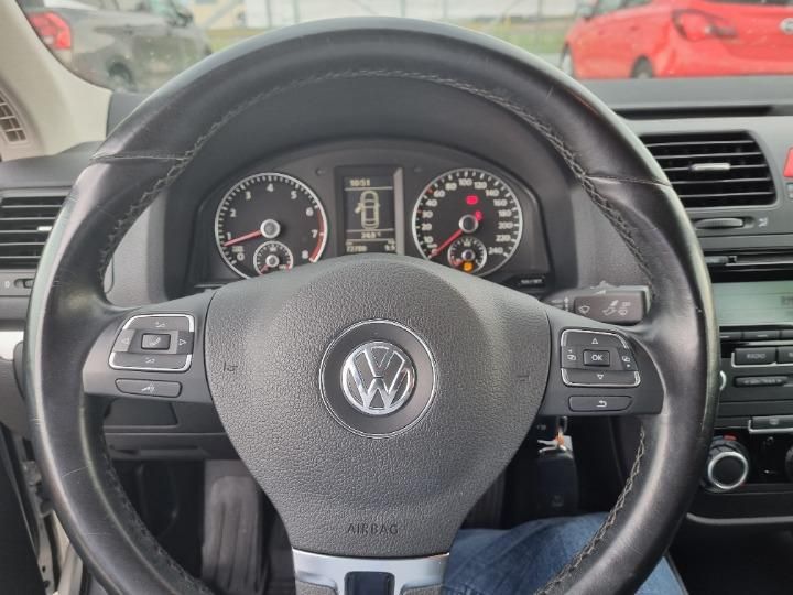 Photo 10 VIN: WVWZZZ1KZAM176488 - VOLKSWAGEN JETTA SALOON 