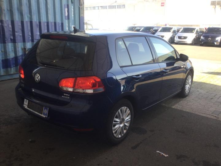 Photo 4 VIN: WVWZZZ1KZAW329561 - VOLKSWAGEN GOLF HATCHBACK 