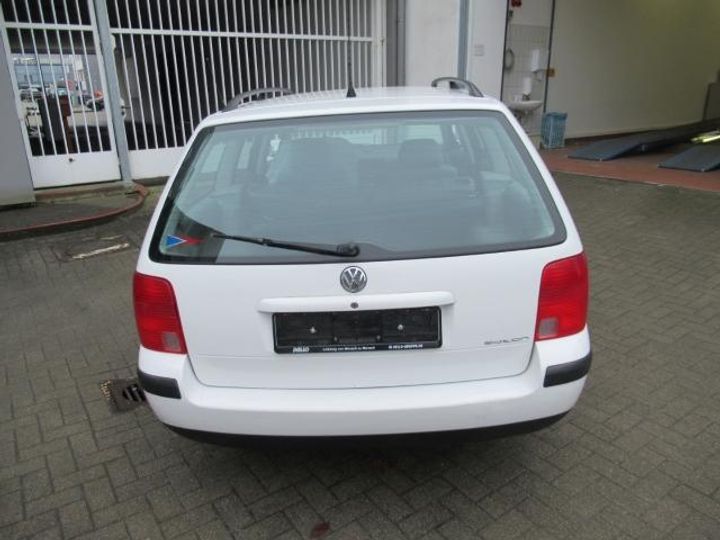 Photo 2 VIN: WVWZZZ3BZYE399859 - VOLKSWAGEN PASSAT 