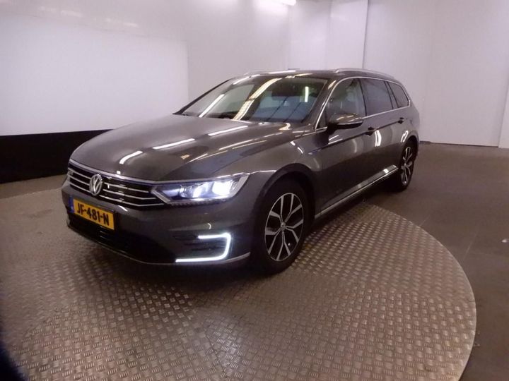 Photo 1 VIN: WVWZZZ3CZGE137990 - VOLKSWAGEN PASSAT 