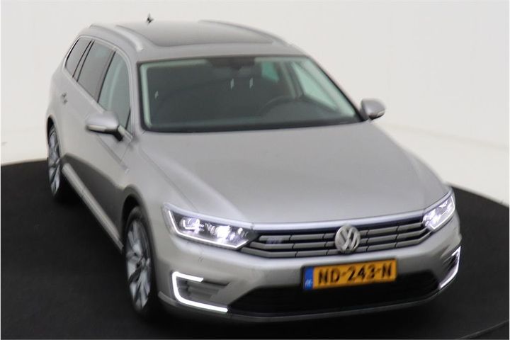 Photo 2 VIN: WVWZZZ3CZHE092982 - VOLKSWAGEN PASSAT 