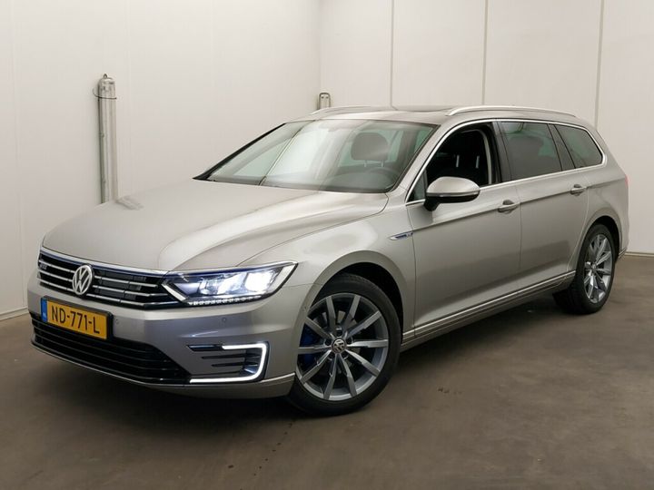 Photo 1 VIN: WVWZZZ3CZHE105103 - VOLKSWAGEN PASSAT 