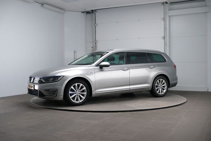 Photo 1 VIN: WVWZZZ3CZHE107024 - VOLKSWAGEN PASSAT 