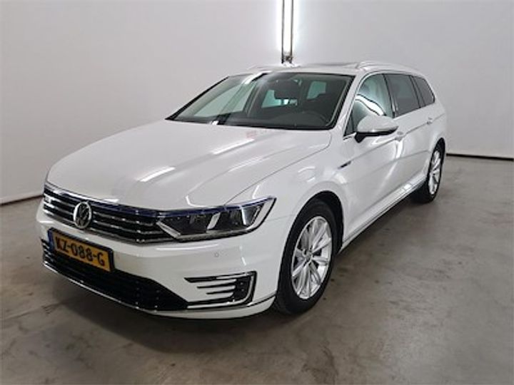 Photo 1 VIN: WVWZZZ3CZHE116423 - VOLKSWAGEN PASSAT 