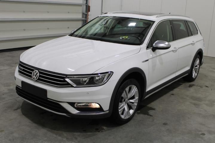 Photo 1 VIN: WVWZZZ3CZHE137040 - VOLKSWAGEN PASSAT 