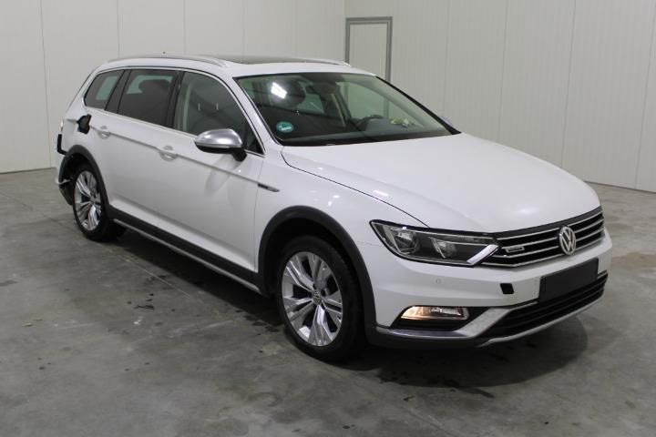 Photo 2 VIN: WVWZZZ3CZHE137040 - VOLKSWAGEN PASSAT 