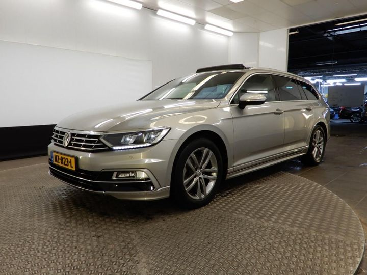 Photo 1 VIN: WVWZZZ3CZHE187704 - VOLKSWAGEN PASSAT 