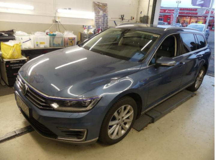 Photo 1 VIN: WVWZZZ3CZHE196428 - VOLKSWAGEN PASSAT 