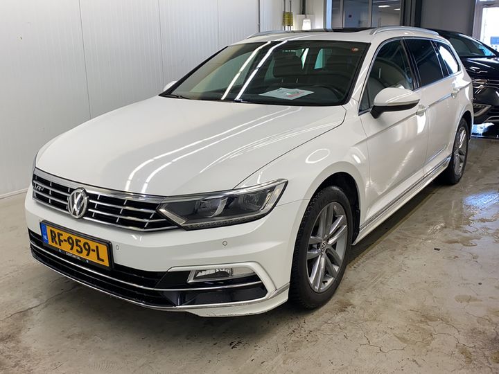 Photo 1 VIN: WVWZZZ3CZJE084671 - VOLKSWAGEN PASSAT 