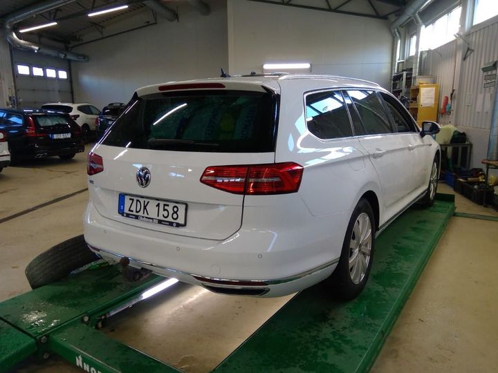 Photo 2 VIN: WVWZZZ3CZJE127188 - VOLKSWAGEN PASSAT 