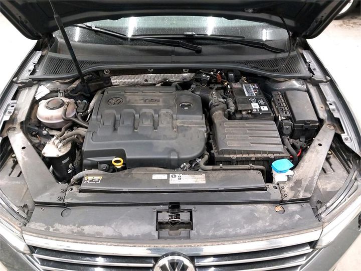 Photo 10 VIN: WVWZZZ3CZJE127748 - VOLKSWAGEN PASSAT 