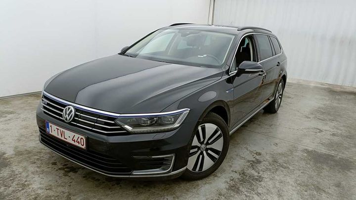 Photo 1 VIN: WVWZZZ3CZJE153502 - VOLKSWAGEN PASSAT 