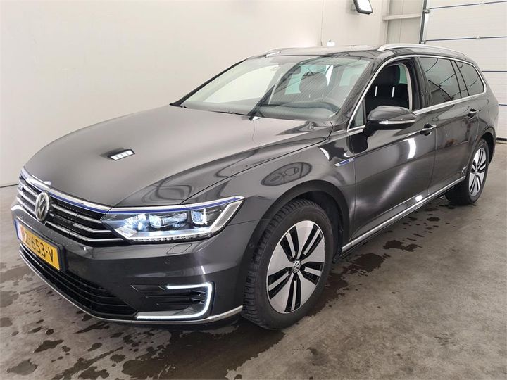 Photo 1 VIN: WVWZZZ3CZJE154458 - VOLKSWAGEN PASSAT 