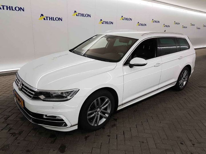 Photo 1 VIN: WVWZZZ3CZJE168800 - VOLKSWAGEN PASSAT 