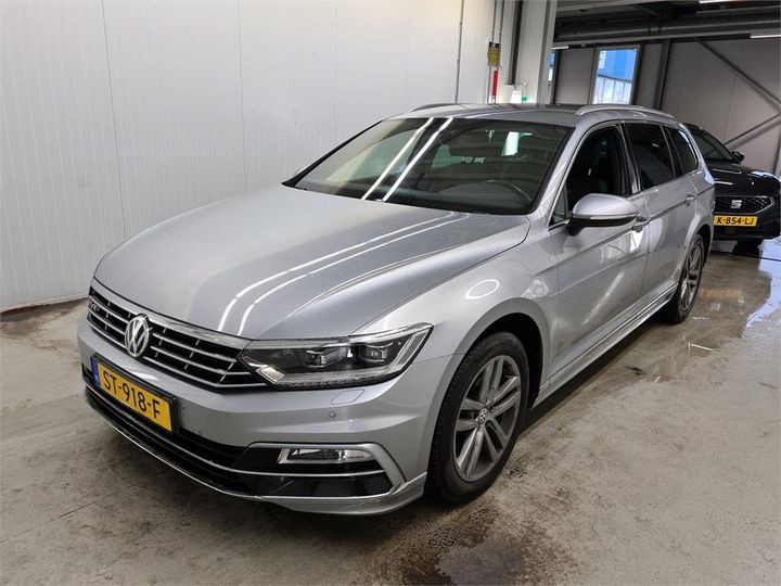 Photo 1 VIN: WVWZZZ3CZJE185945 - VOLKSWAGEN PASSAT 