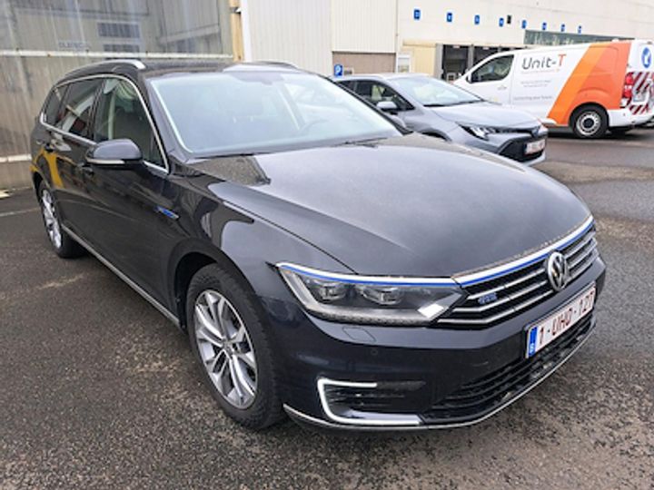 Photo 1 VIN: WVWZZZ3CZJE195520 - VOLKSWAGEN PASSAT 