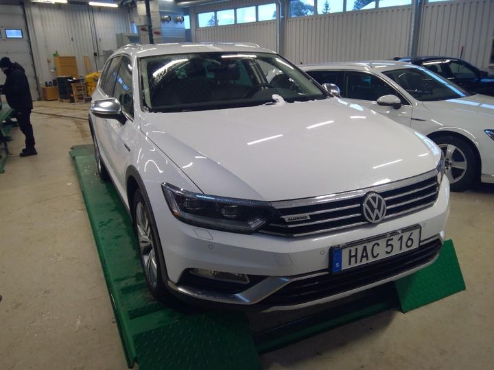 Photo 1 VIN: WVWZZZ3CZJE210003 - VOLKSWAGEN PASSAT 