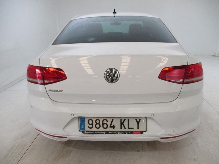 Photo 2 VIN: WVWZZZ3CZJE211118 - VOLKSWAGEN PASSAT 