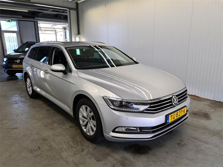 Photo 2 VIN: WVWZZZ3CZJE212988 - VOLKSWAGEN PASSAT 