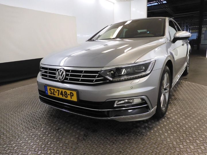 Photo 1 VIN: WVWZZZ3CZJE233929 - VOLKSWAGEN PASSAT 