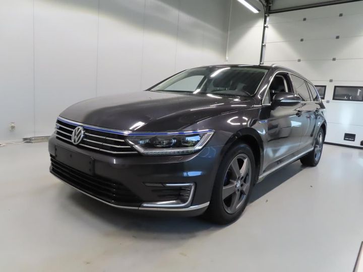 Photo 1 VIN: WVWZZZ3CZJE253201 - VOLKSWAGEN PASSAT 