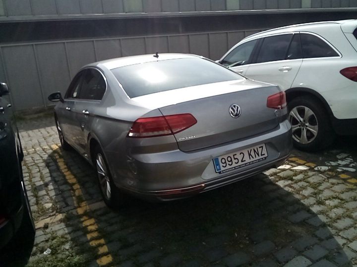 Photo 2 VIN: WVWZZZ3CZJE262240 - VOLKSWAGEN PASSAT 