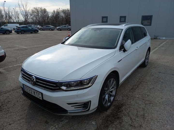 Photo 1 VIN: WVWZZZ3CZKE005748 - VOLKSWAGEN PASSAT 