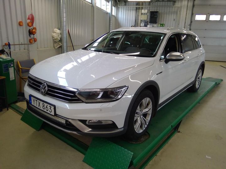 Photo 1 VIN: WVWZZZ3CZKE027376 - VOLKSWAGEN PASSAT 