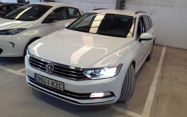 Photo 8 VIN: WVWZZZ3CZKE201890 - VOLKSWAGEN PASSAT 