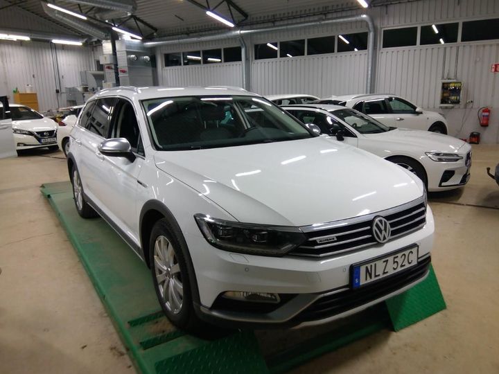 Photo 1 VIN: WVWZZZ3CZKE204154 - VOLKSWAGEN PASSAT 