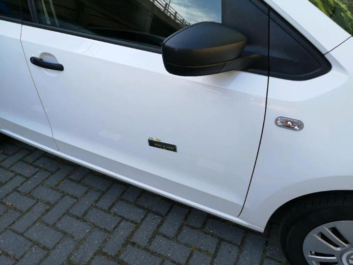 Photo 19 VIN: WVWZZZAAZFD090642 - VOLKSWAGEN UP! 