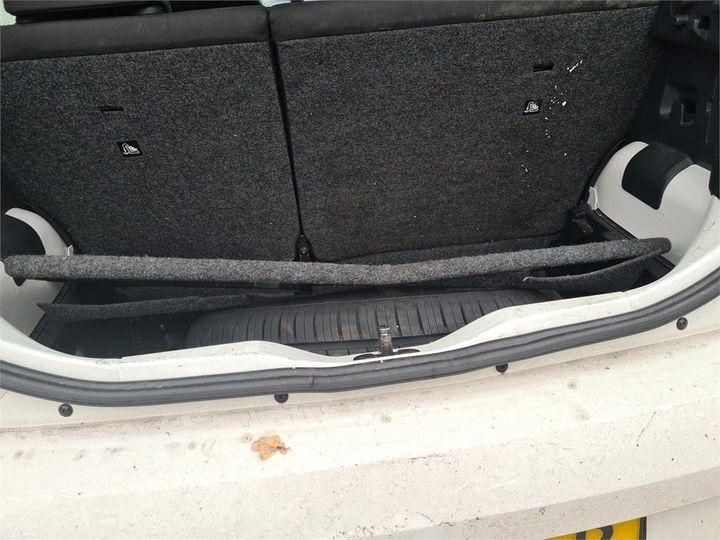 Photo 15 VIN: WVWZZZAAZHD072636 - VOLKSWAGEN UP! 