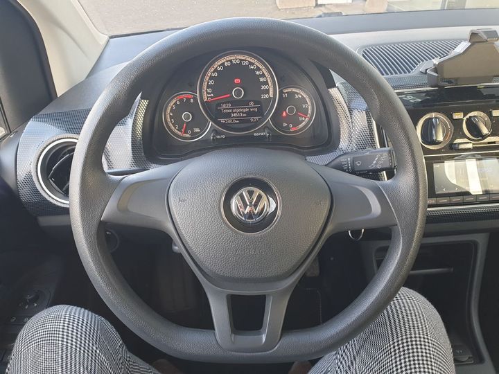 Photo 11 VIN: WVWZZZAAZJD110542 - VOLKSWAGEN UP! 