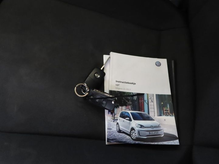 Photo 10 VIN: WVWZZZAAZJD145972 - VOLKSWAGEN UP! 