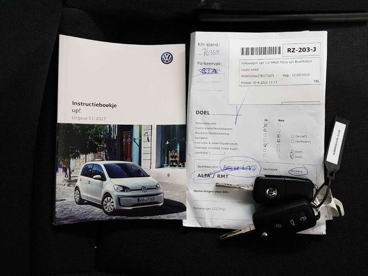 Photo 15 VIN: WVWZZZAAZJD171025 - VOLKSWAGEN UP! 