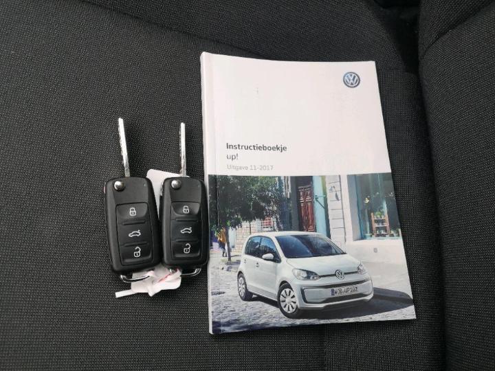 Photo 11 VIN: WVWZZZAAZJD174945 - VOLKSWAGEN UP! 