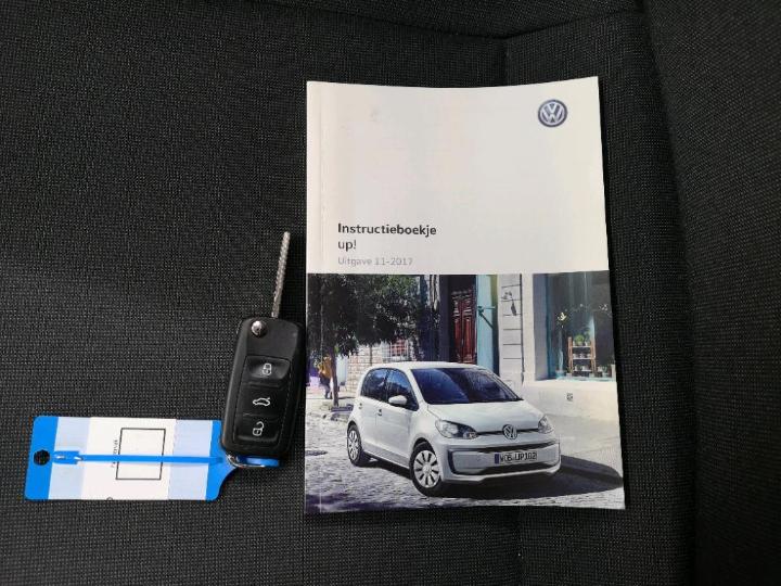 Photo 11 VIN: WVWZZZAAZJD207215 - VOLKSWAGEN UP! 