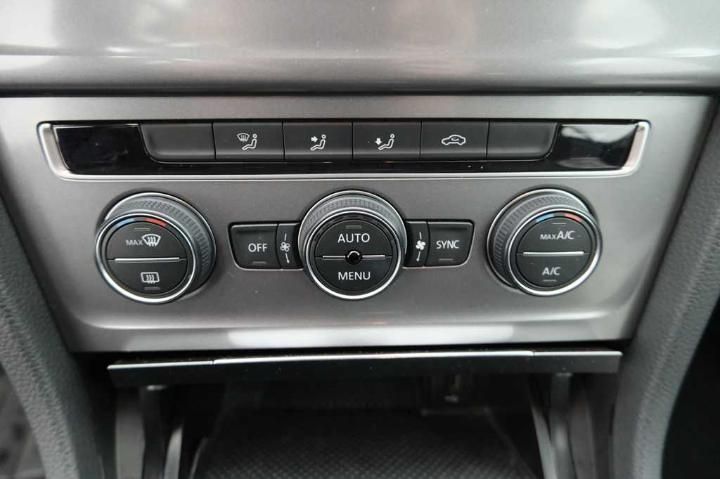 Photo 34 VIN: WVWZZZAUZHP073875 - VOLKSWAGEN GOLF 