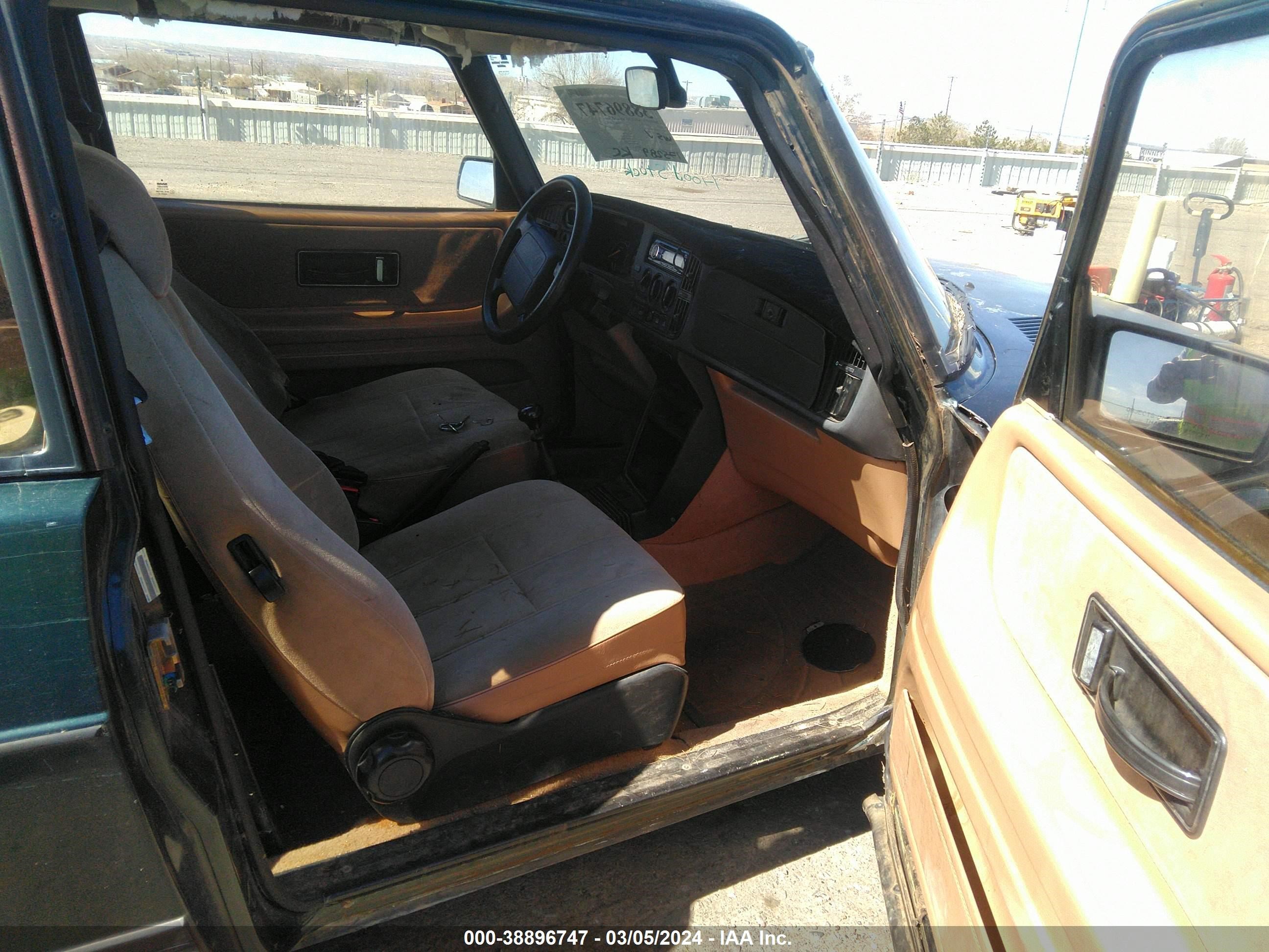 Photo 4 VIN: YS3AK35E0P2019627 - SAAB 900 