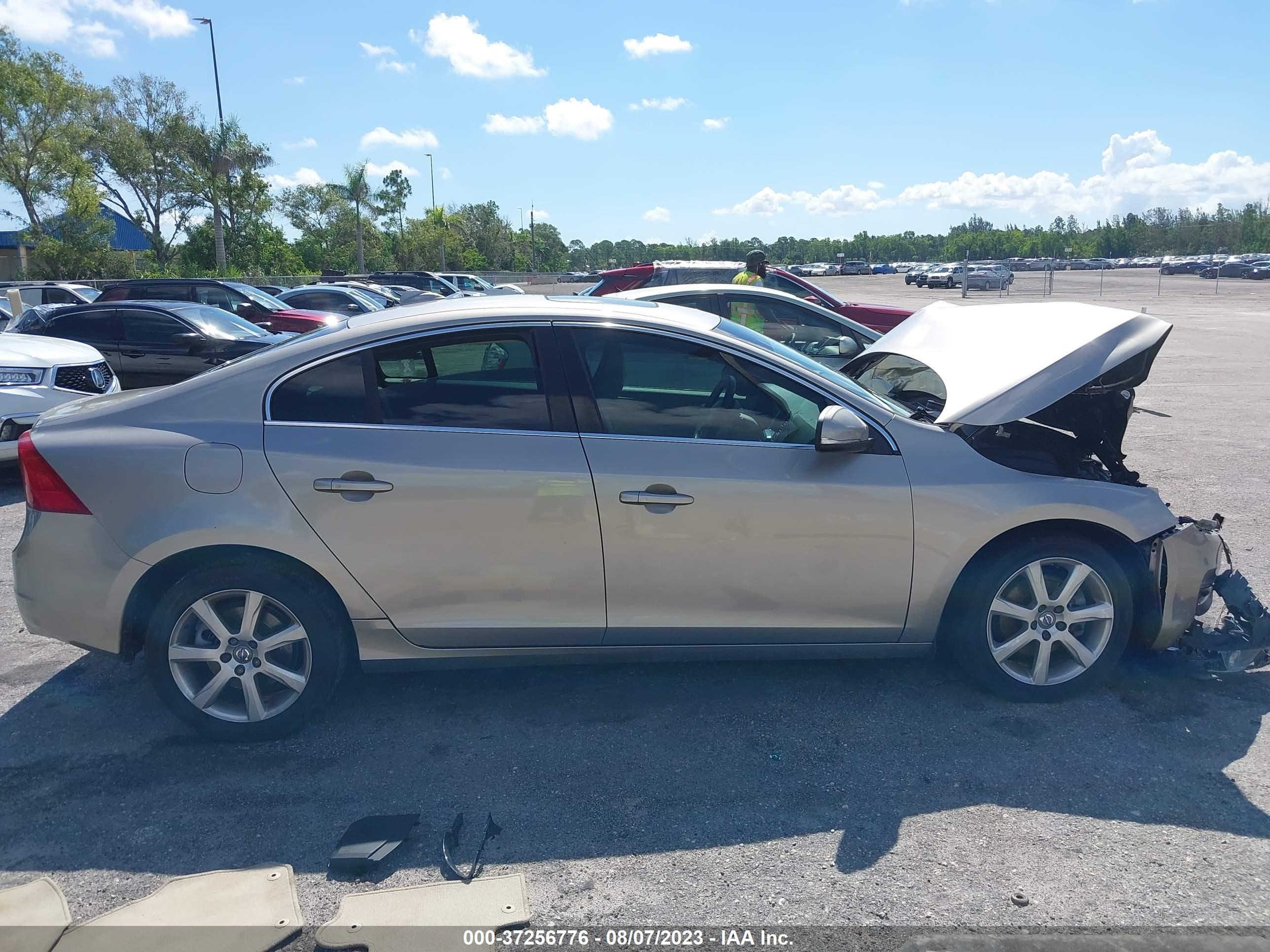 Photo 13 VIN: YV126MFK9G2390578 - VOLVO S60 