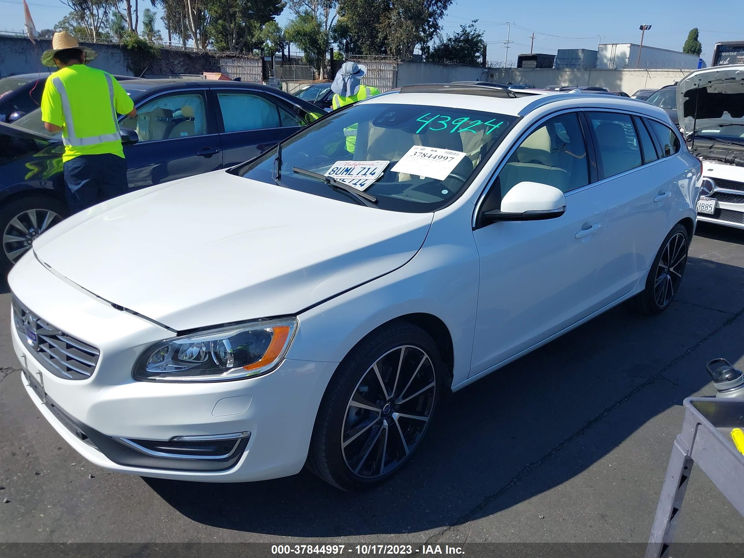 Photo 1 VIN: YV140MEM4H1370890 - VOLVO V60 