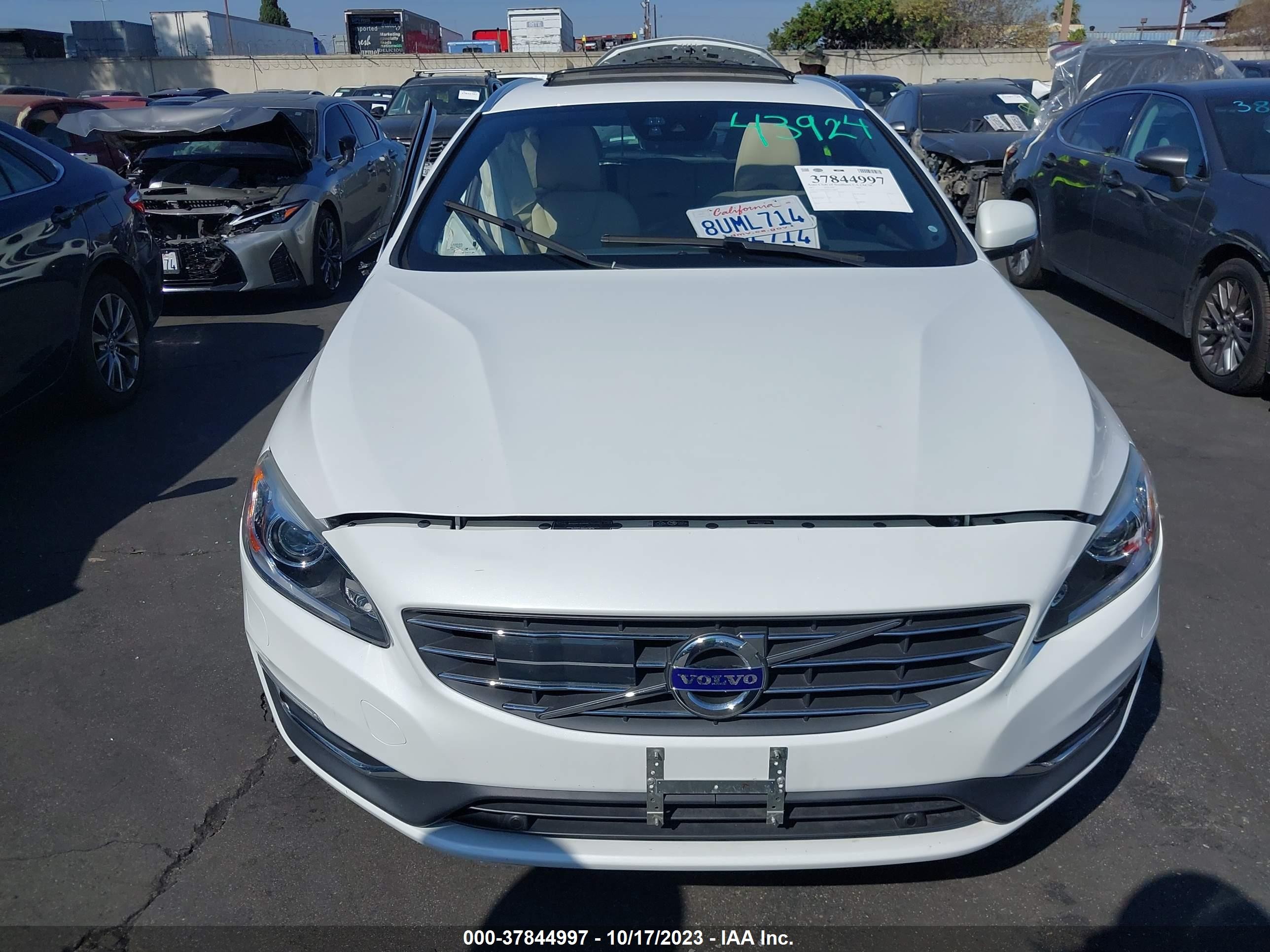 Photo 12 VIN: YV140MEM4H1370890 - VOLVO V60 