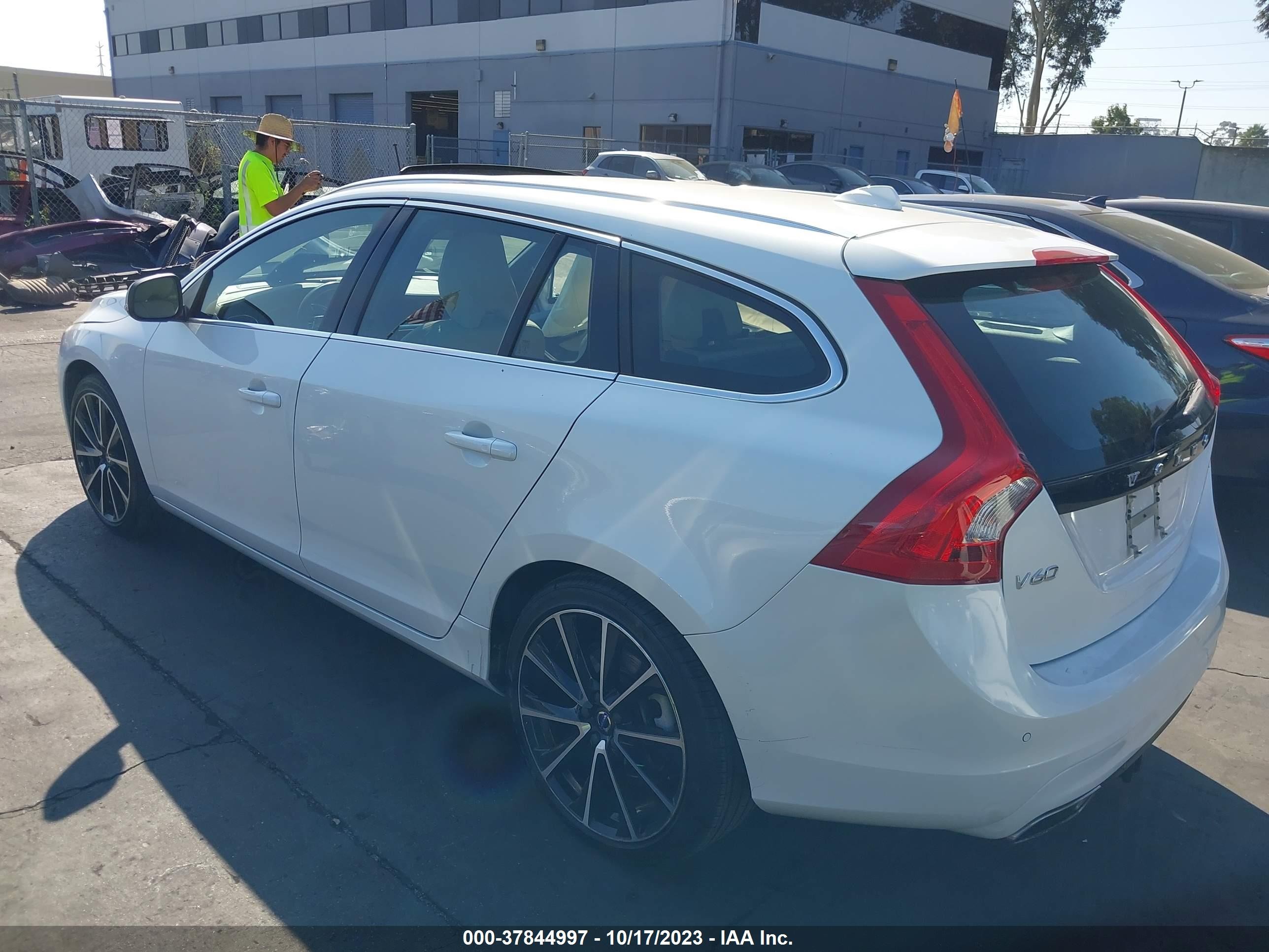 Photo 2 VIN: YV140MEM4H1370890 - VOLVO V60 