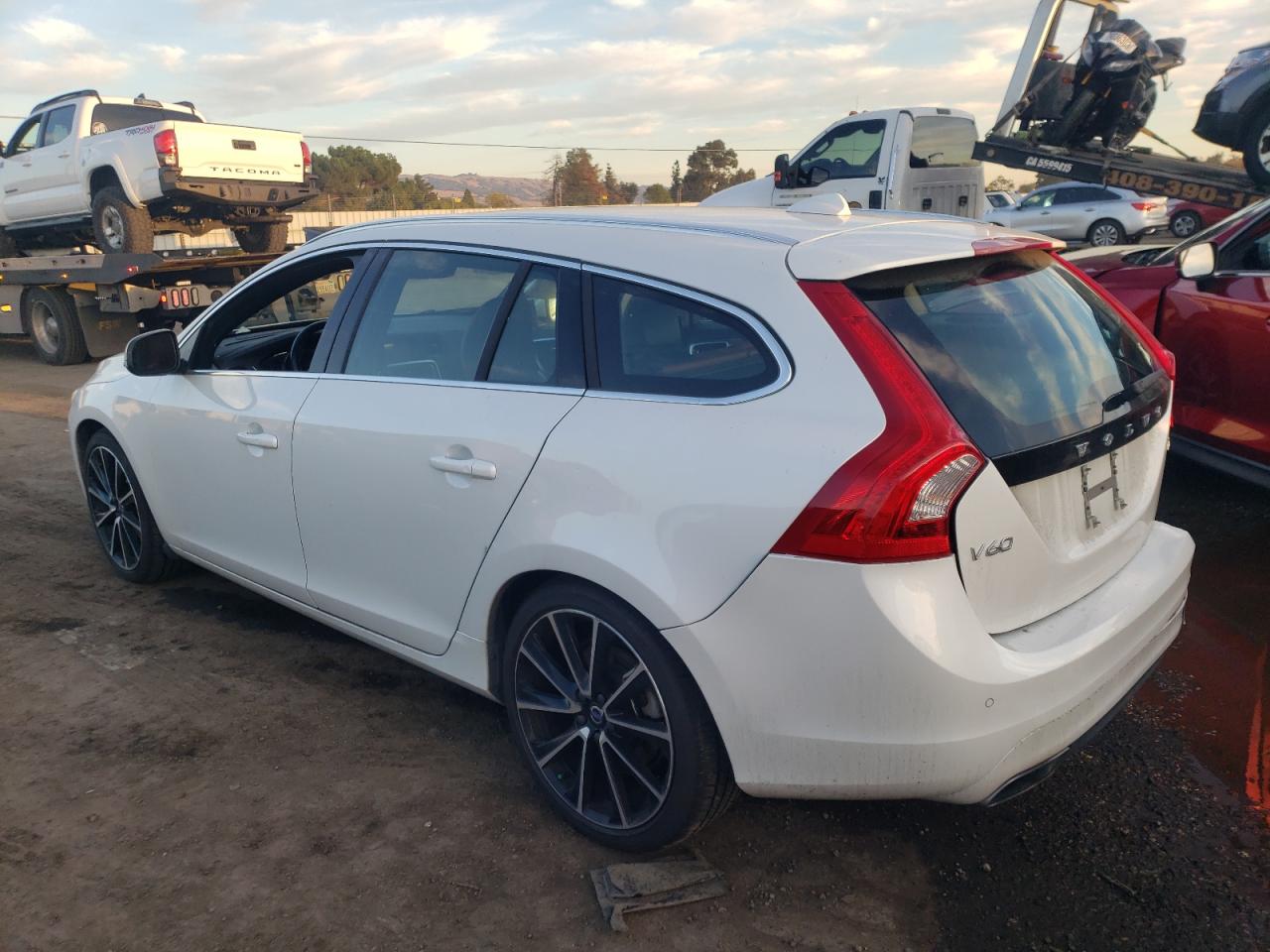 Photo 1 VIN: YV140MEM7H1354781 - VOLVO V60 