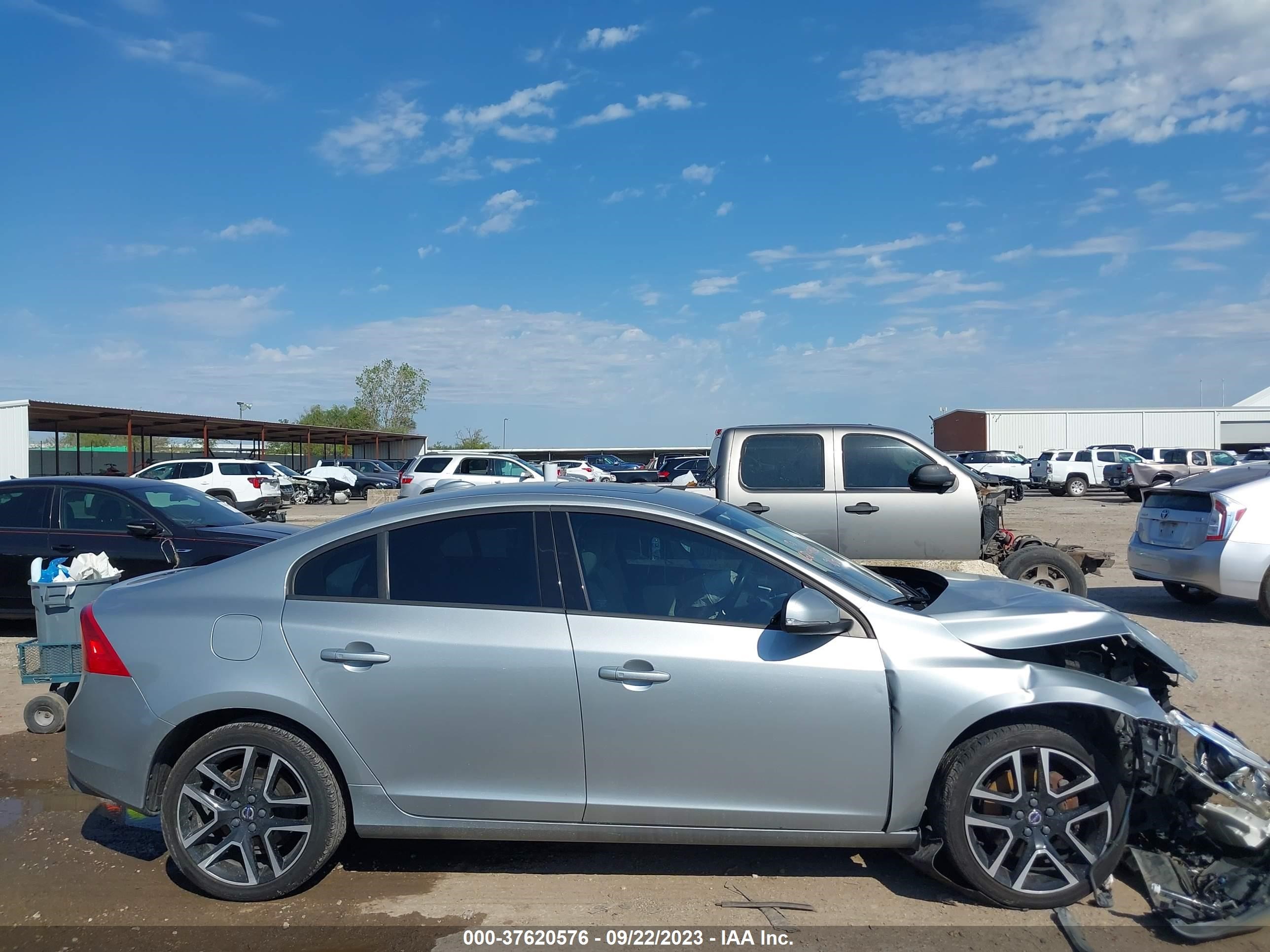 Photo 11 VIN: YV140MTL5J2457756 - VOLVO S60 