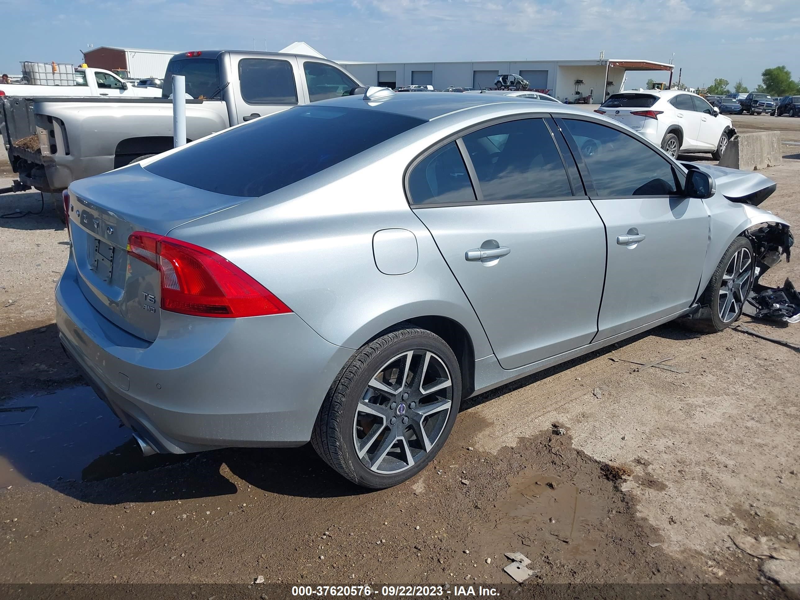 Photo 3 VIN: YV140MTL5J2457756 - VOLVO S60 